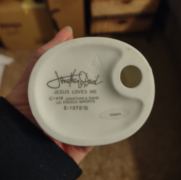 Precious Moments "Jesus Loves Me" - Picture 2 of 2